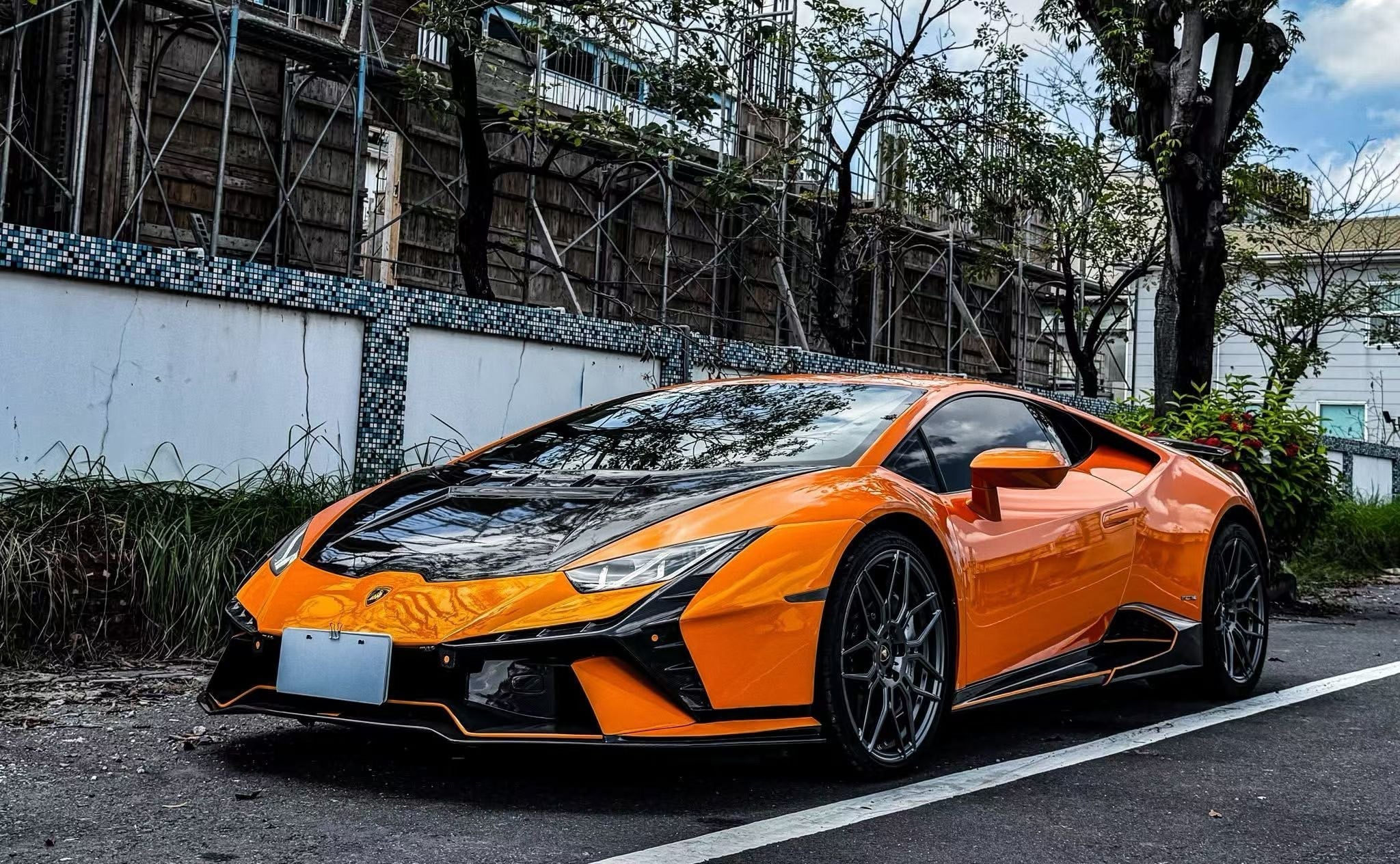 The Complete Carbon Fiber Upgrade Guide for Lamborghini Huracan: LP610, EVO & STO Style Mods