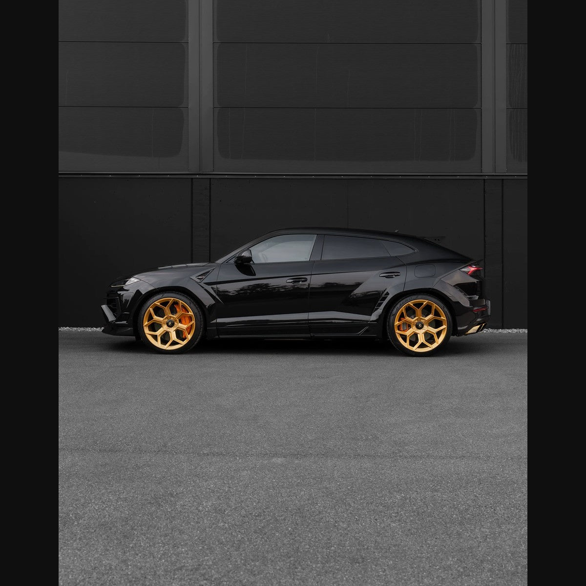 Lamborghini Urus SE N-Style Dry Carbon Fiber Aero Kit – Front Lip / Side Skirts / Rear Lip / Wheel Arches / Hood