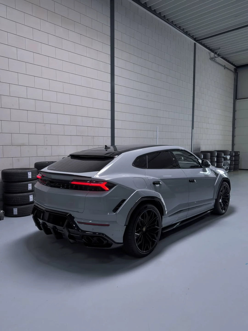 Lamborghini Urus SE U-Style Dry Carbon Fiber Aero Kit – Front Lip, Side Skirts, Wheel Arches, Hood & More