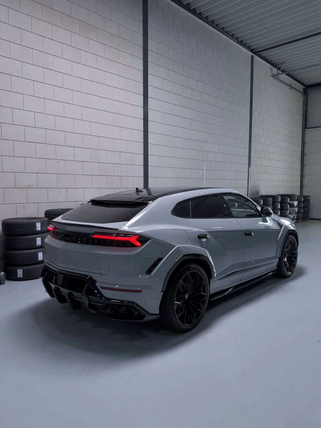 Lamborghini Urus SE U-Style Dry Carbon Fiber Aero Kit – Front Lip, Side Skirts, Wheel Arches, Hood & More