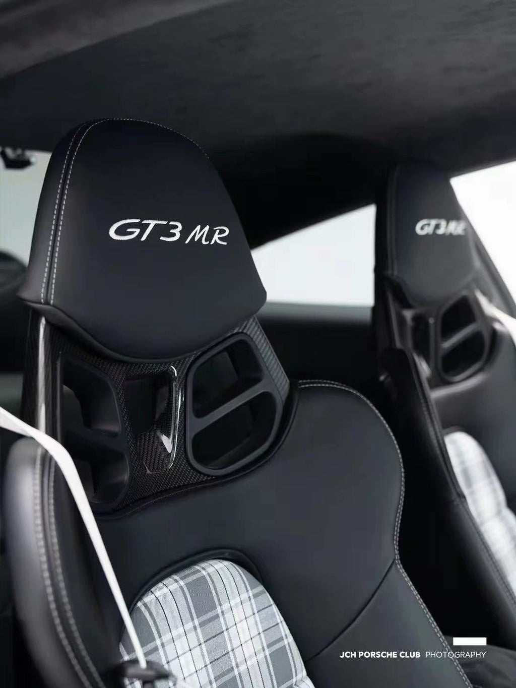 Porsche 911 GT3 RS-Style Dry Carbon Fiber One-Piece Racing Bucket Seat – Pepita, Lightweight