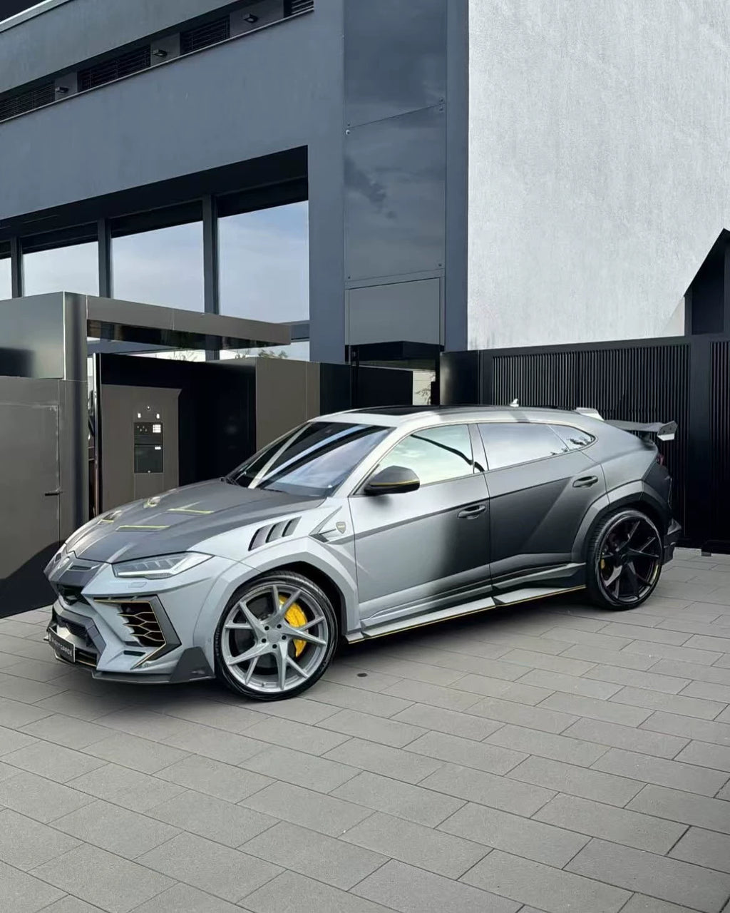Lamborghini Urus MSY-Style Dry Carbon Fiber Widebody Kit (1st Generation)