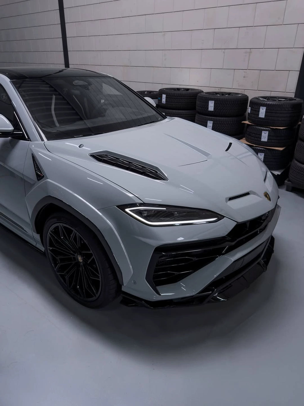Lamborghini Urus SE U-Style Dry Carbon Fiber Aero Kit – Front Lip, Side Skirts, Wheel Arches, Hood & More