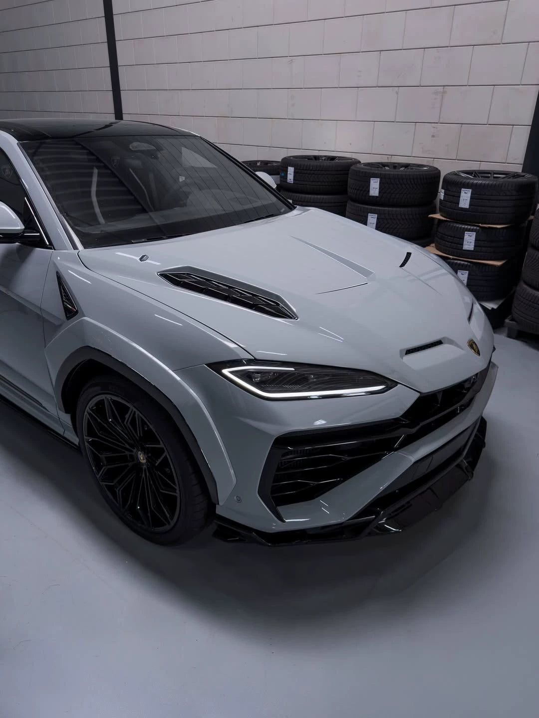 Lamborghini Urus SE U-Style Dry Carbon Fiber Aero Kit – Front Lip, Side Skirts, Wheel Arches, Hood & More