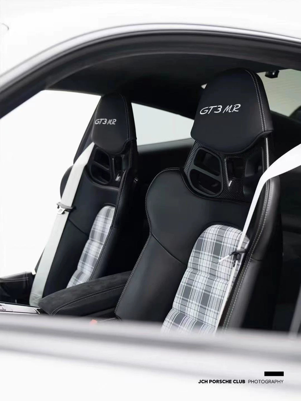 Porsche 911 GT3 RS-Style Dry Carbon Fiber One-Piece Racing Bucket Seat – Pepita, Lightweight