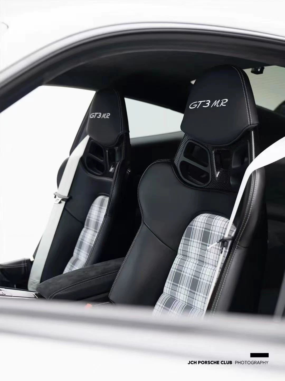 Porsche 911 GT3 RS-Style Dry Carbon Fiber One-Piece Racing Bucket Seat – Pepita, Lightweight