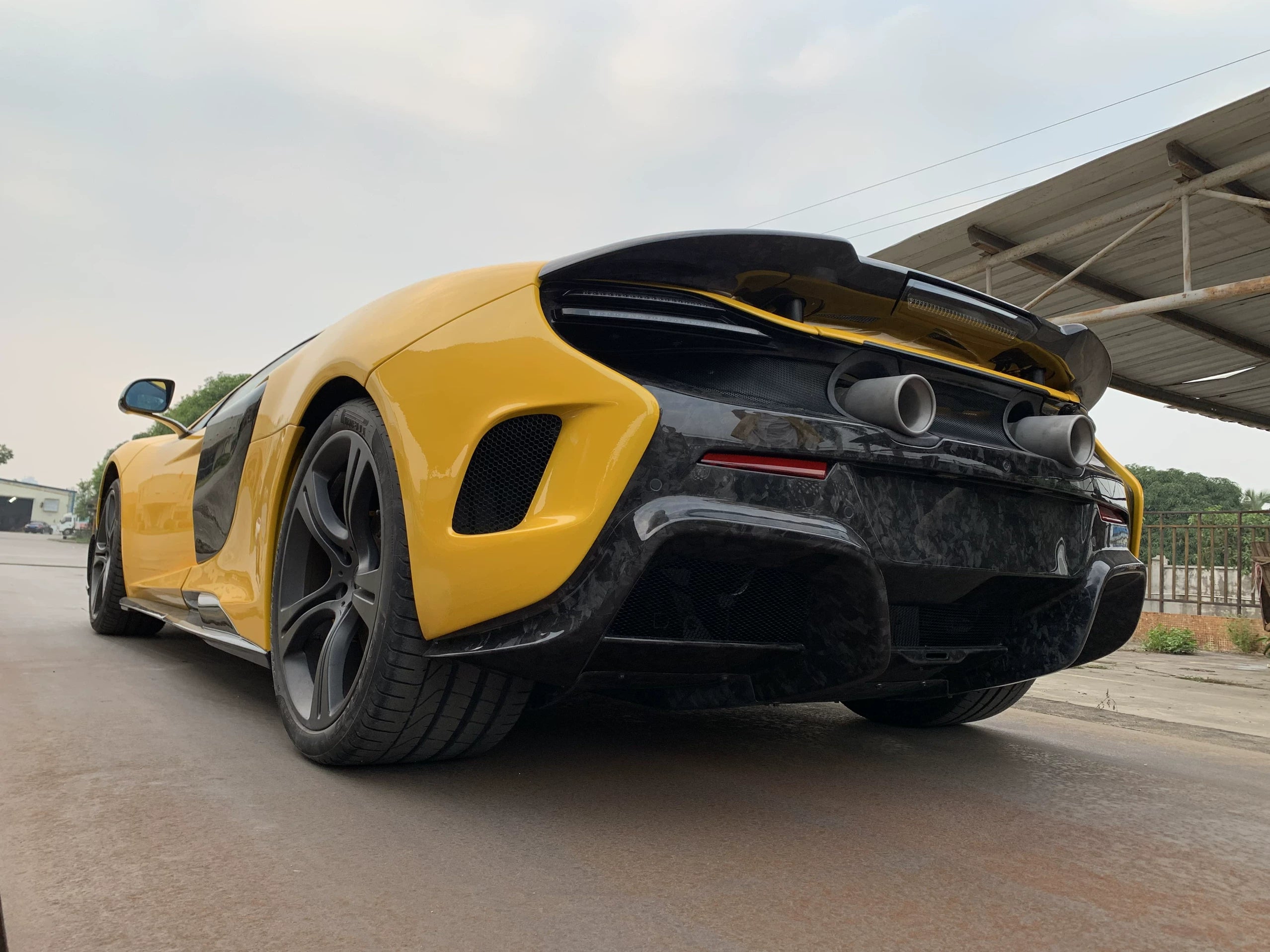 McLaren MP4-12C 625C 650S 675LT-Style Dry Carbon Fiber Full Widebody Kit