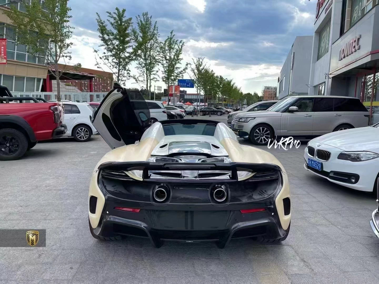 McLaren MP4-12C 625C 650S 675LT-Style Dry Carbon Fiber Full Widebody Kit