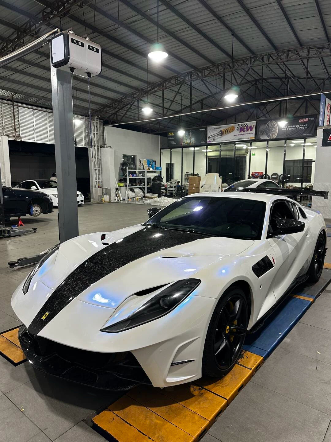 Ferrari 812 Superfast GTS MSY-Style Dry Carbon Fiber Widebody Kit