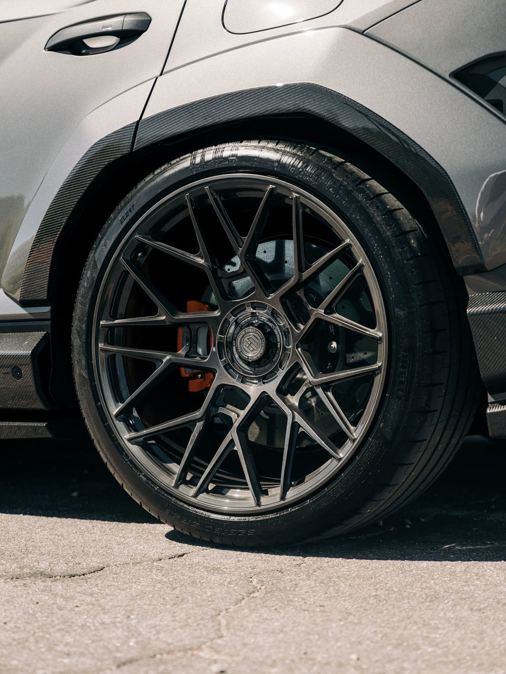 Lamborghini Urus SE U-Style Dry Carbon Fiber Aero Kit – Front Lip, Side Skirts, Wheel Arches, Hood & More