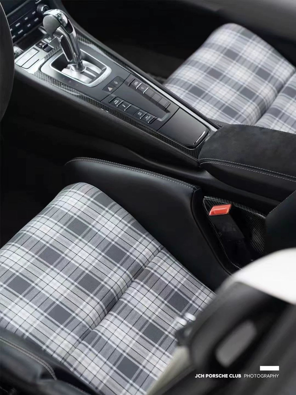 Porsche 911 GT3 RS-Style Dry Carbon Fiber One-Piece Racing Bucket Seat – Pepita, Lightweight