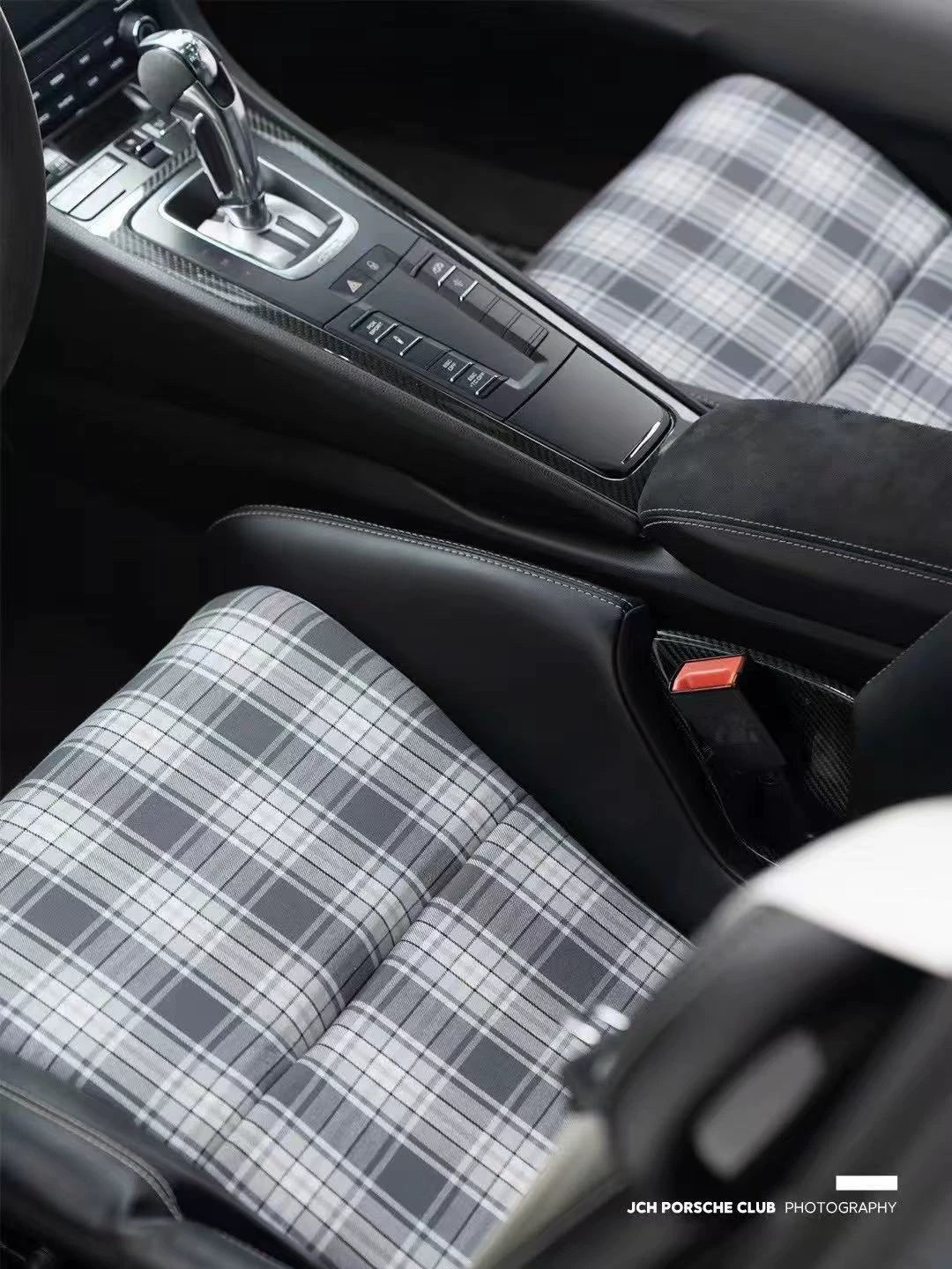 Porsche 911 GT3 RS-Style Dry Carbon Fiber One-Piece Racing Bucket Seat – Pepita, Lightweight