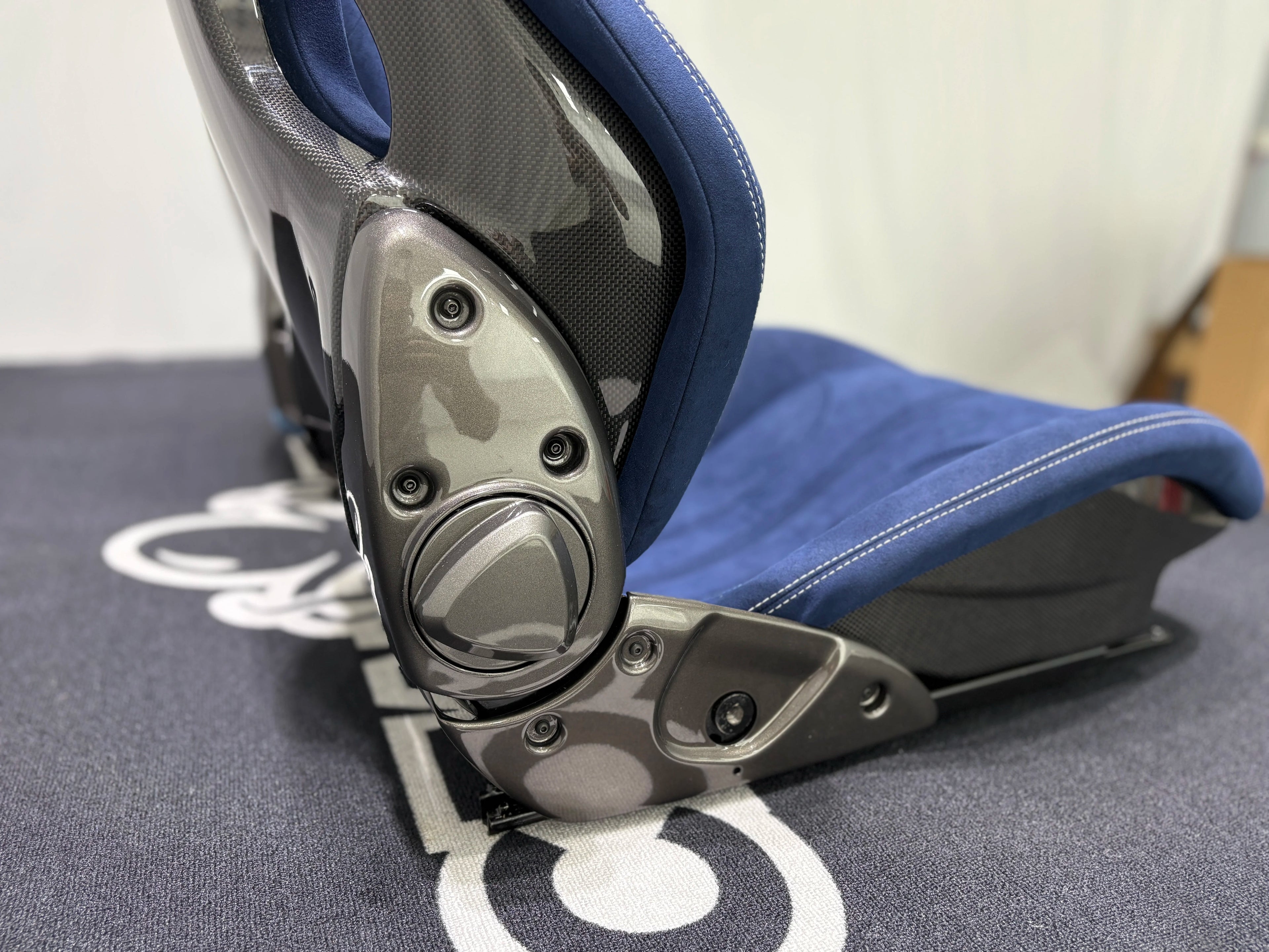Ferrari F430 458 488 F8 Dry Carbon Fiber One-Piece Racing Bucket Seat – Alcantara, Lightweight