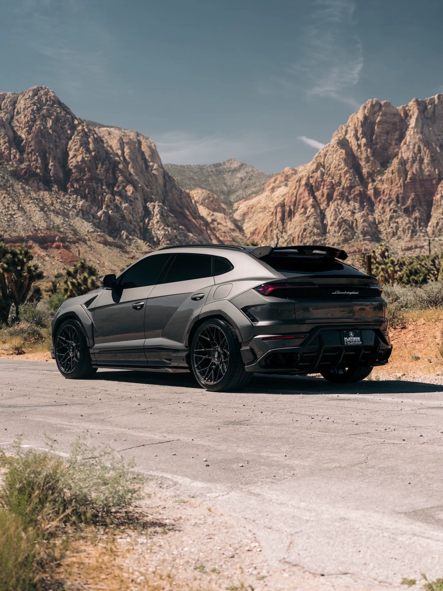 Lamborghini Urus SE U-Style Dry Carbon Fiber Aero Kit – Front Lip, Side Skirts, Wheel Arches, Hood & More