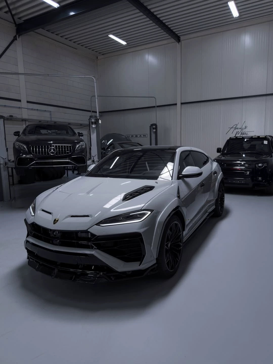 Lamborghini Urus SE U-Style Dry Carbon Fiber Aero Kit – Front Lip, Side Skirts, Wheel Arches, Hood & More