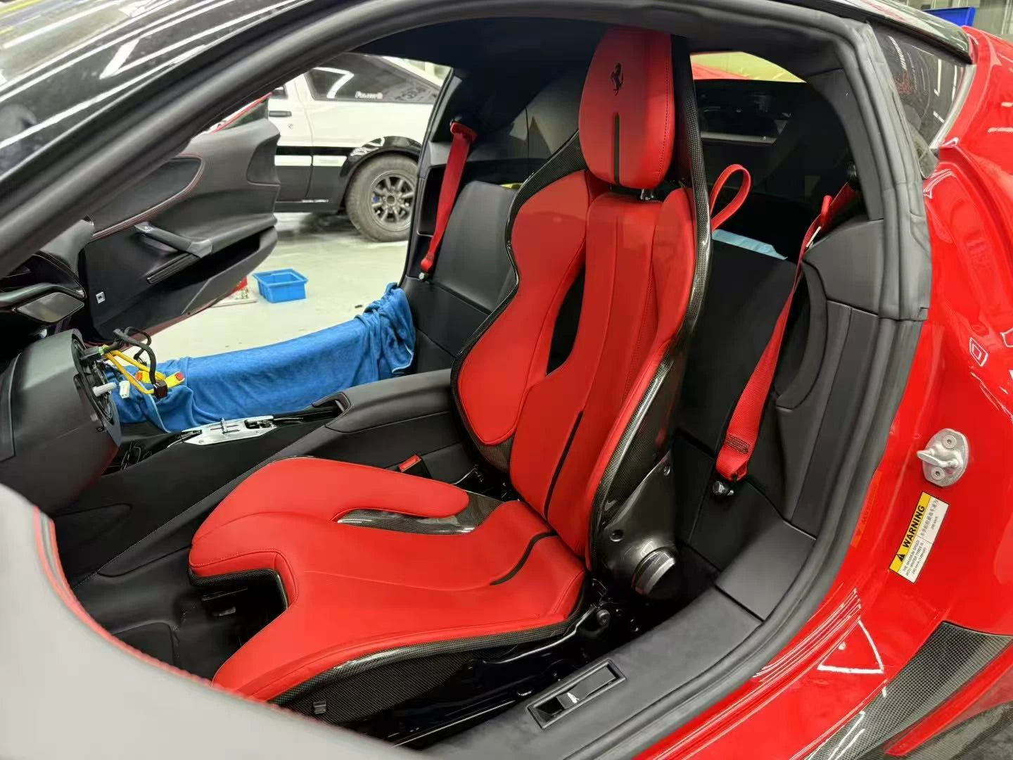 Ferrari 296 GTB / SF90 Dry Carbon Fiber One-Piece Racing Bucket Seat