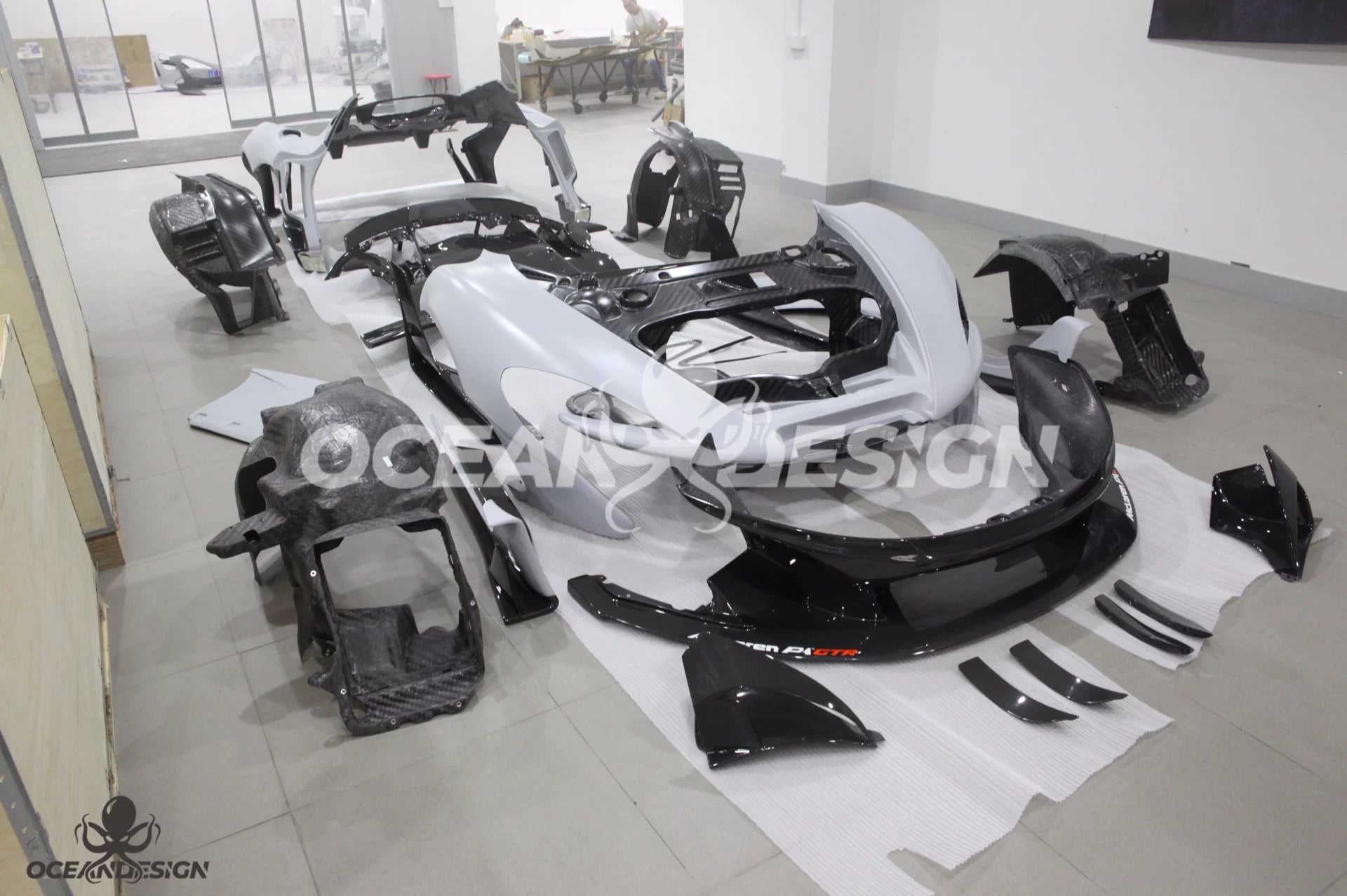 McLaren P1 GTR-Style Dry Carbon Fiber Body Kit – Complete Aero