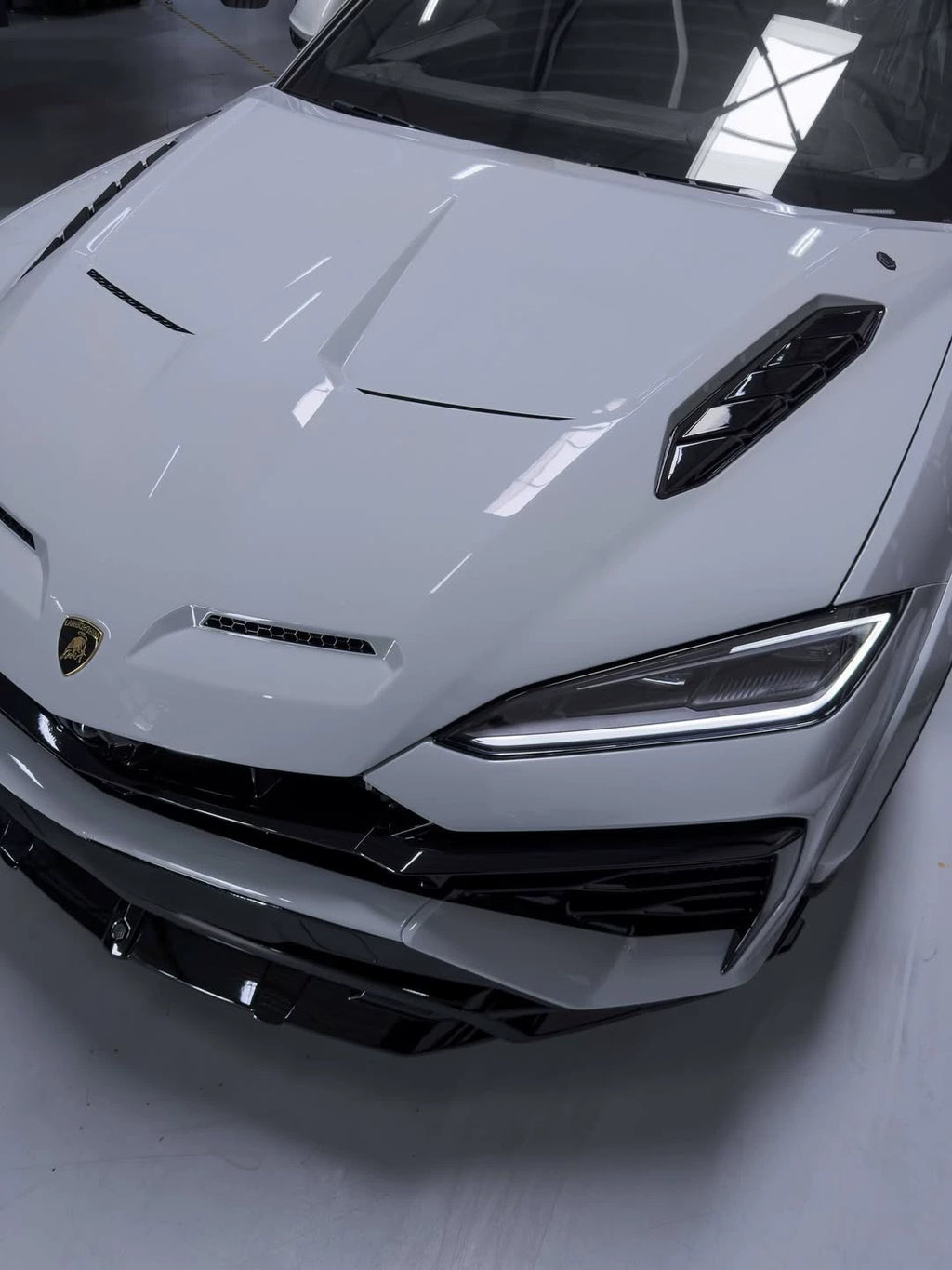Lamborghini Urus SE U-Style Dry Carbon Fiber Aero Kit – Front Lip, Side Skirts, Wheel Arches, Hood & More