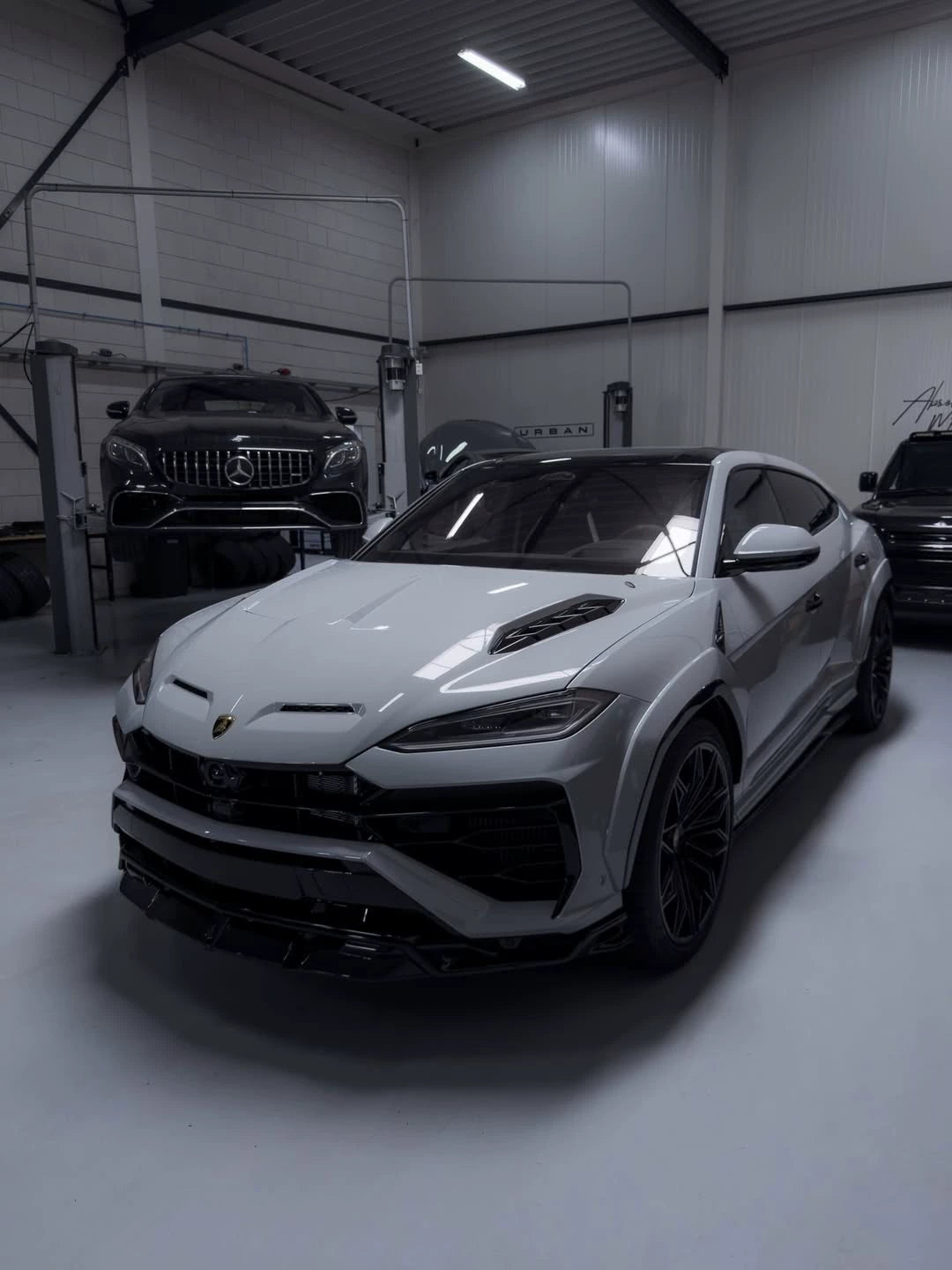 Lamborghini Urus SE U-Style Dry Carbon Fiber Aero Kit – Front Lip, Side Skirts, Wheel Arches, Hood & More