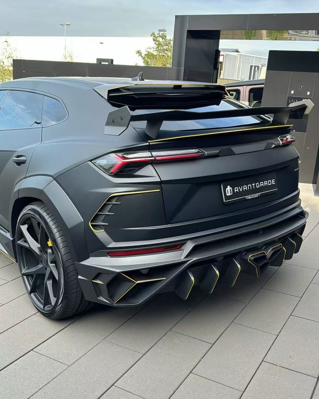Lamborghini Urus MSY-Style Dry Carbon Fiber Widebody Kit (1st Generation)