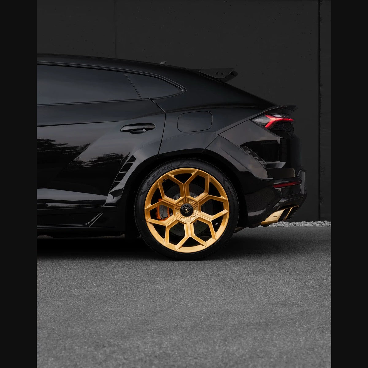 Lamborghini Urus SE N-Style Dry Carbon Fiber Aero Kit – Front Lip / Side Skirts / Rear Lip / Wheel Arches / Hood