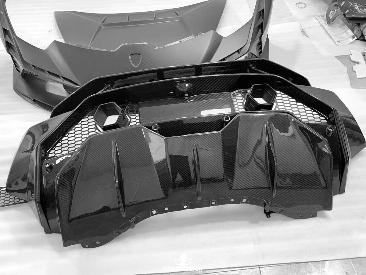 Lamborghini Huracan LP580 / LP610 / EVO Tecnica Style Dry Carbon Fiber Full Body Kit