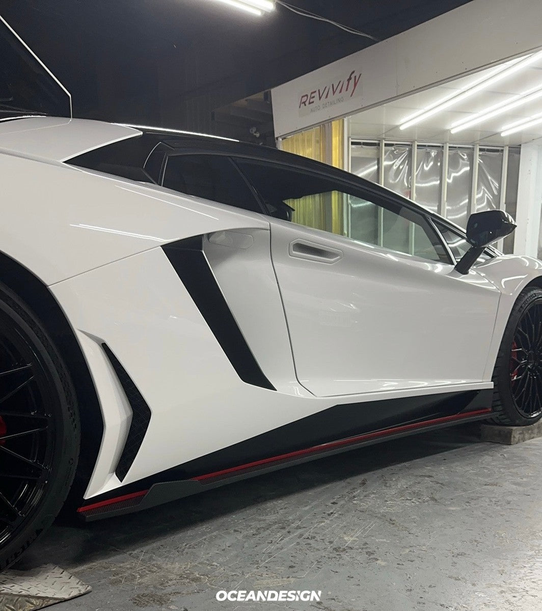 Lamborghini Aventador SV carbon fiber side skirts and side intake profile view