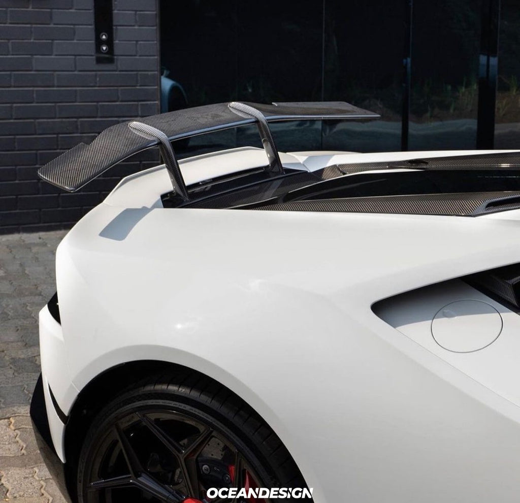 Lamborghini Huracan EVO dry carbon rear lip spoiler