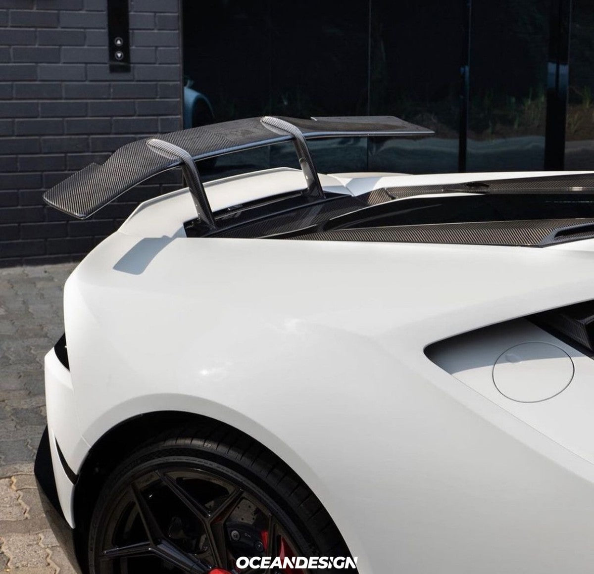 Lamborghini Huracan EVO dry carbon rear lip spoiler